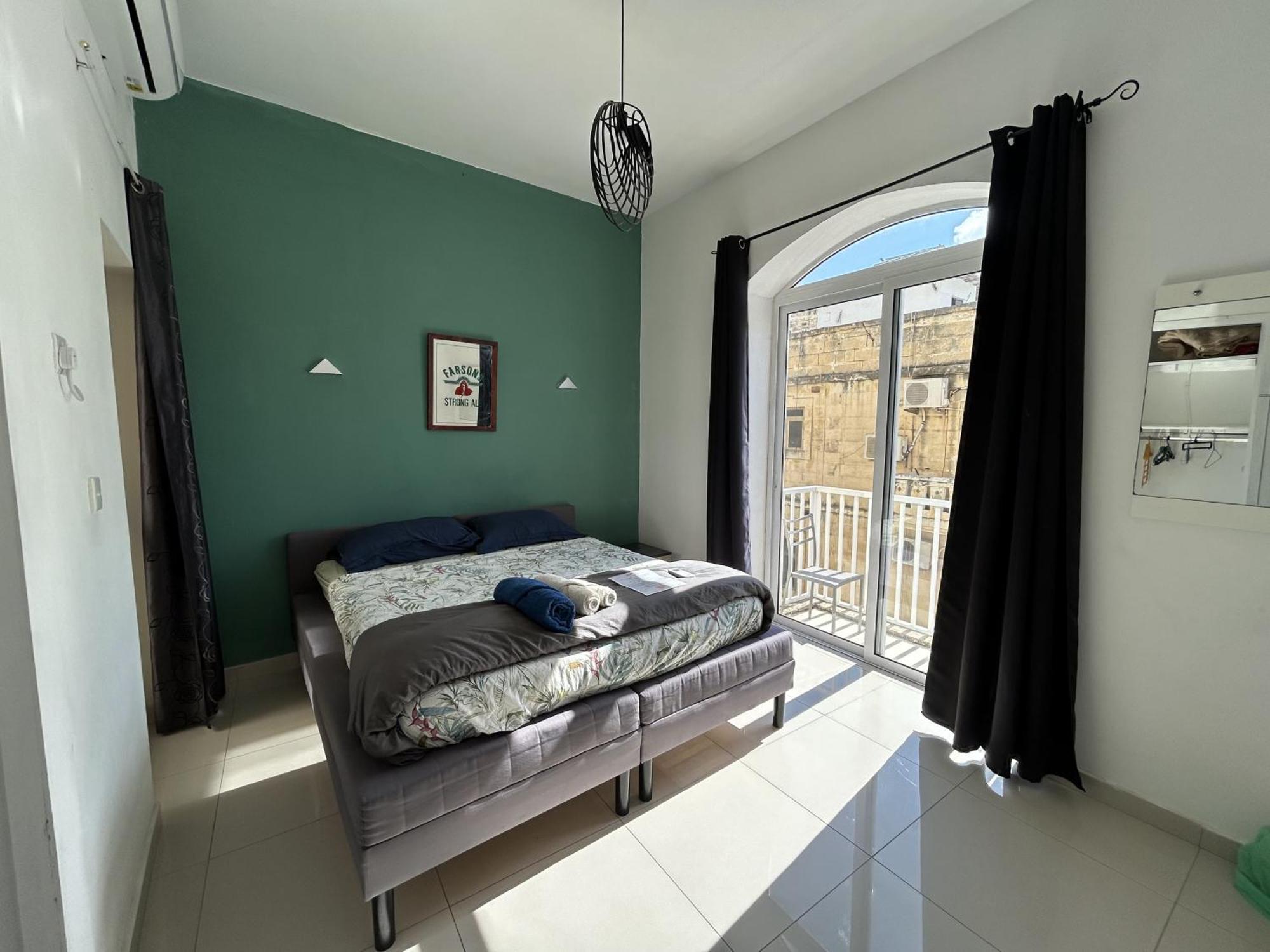 Next To Sliema Stay, Cozy, Air-conditioned, Self Check-in